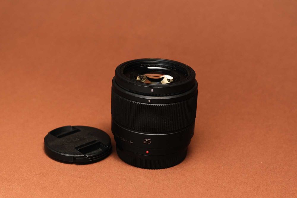 Об'єктив Panasonic Lumix 25 mm f/1.7