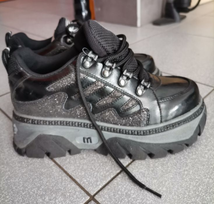 Czarne buty na platformie