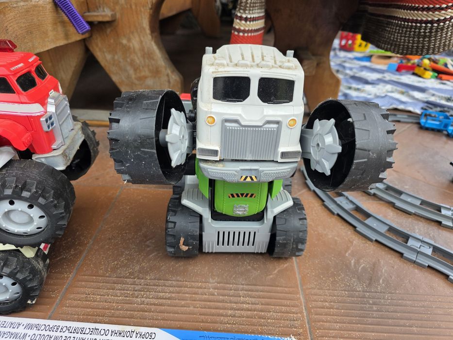 Matchbox роботи 2шт  Smokey The Fire Truck Stinky The Garbage Truck