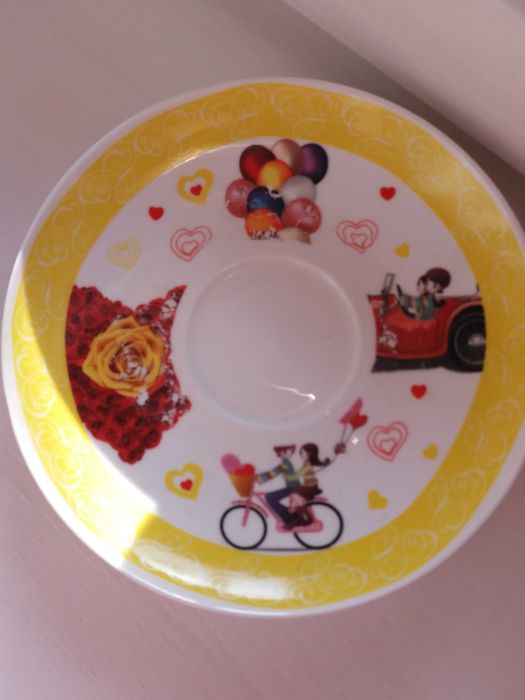 Чашка з блюдечком, чайна пара