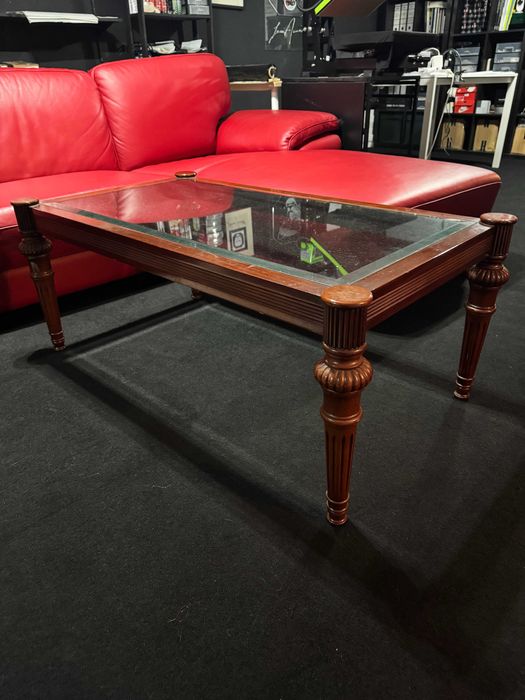 Mesa de Centro Clássica em Madeira Maciça com Vidro