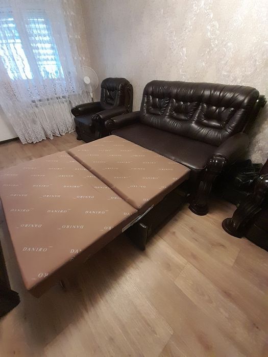 Продам диван + 2 кресла .