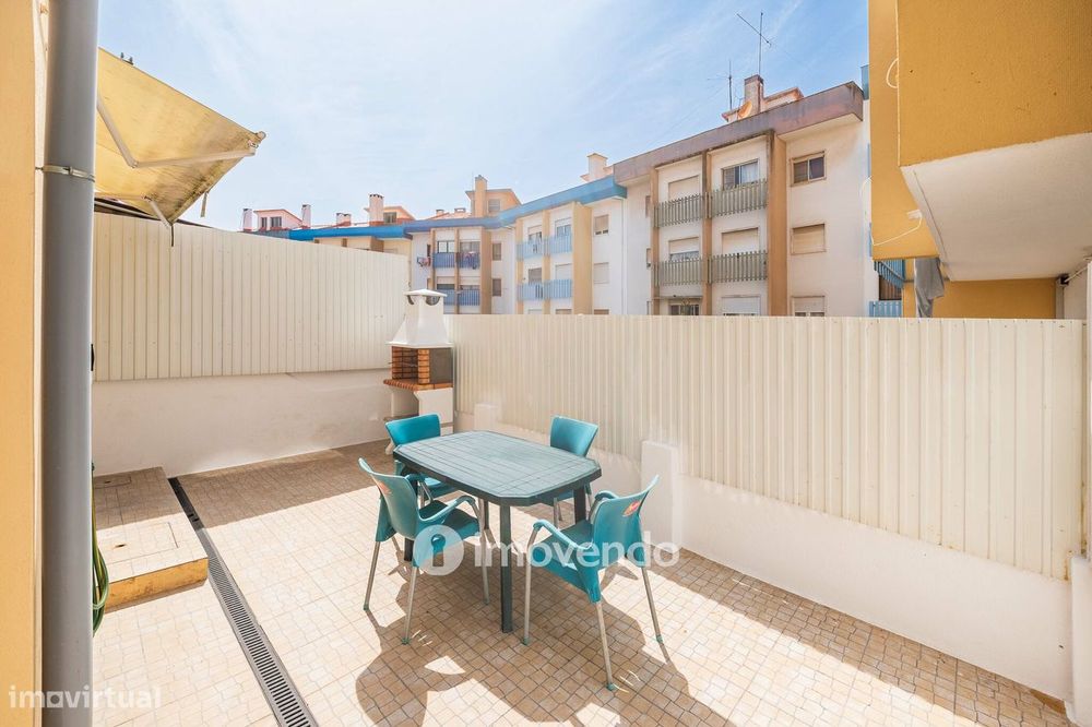 Apartamento T2 pronto a habitar, com espaço exterior, na Amadora