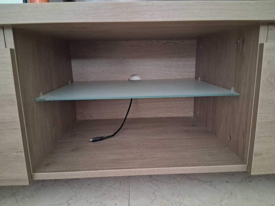 Conjunto mesa+4 cadeiras+Móvel Tv