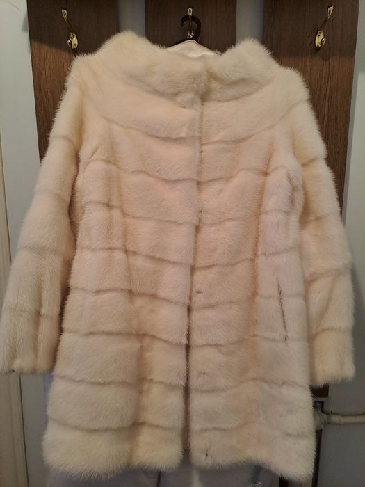 Белая норковая шуба
