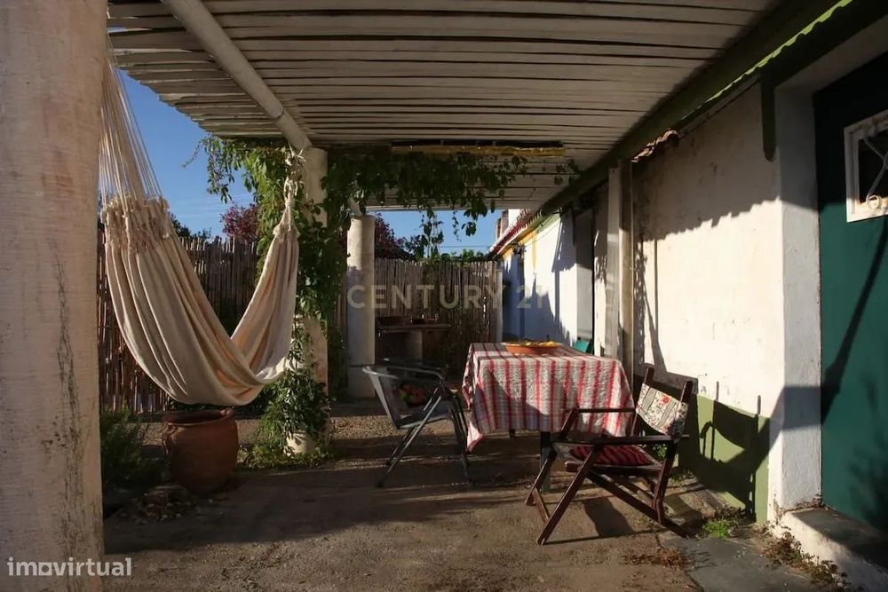 Monte típico Alentejano T2 Logradouro C /furo de água garagem e Olival