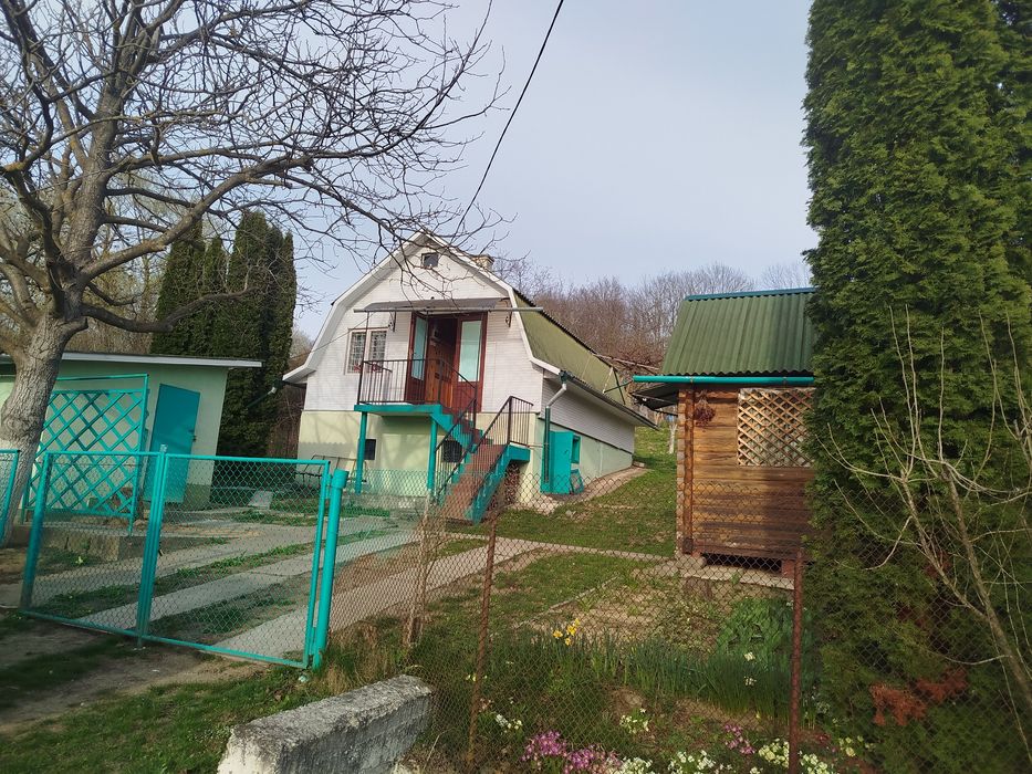 Дачний будинок  м. Сторожинець, близько Карпати