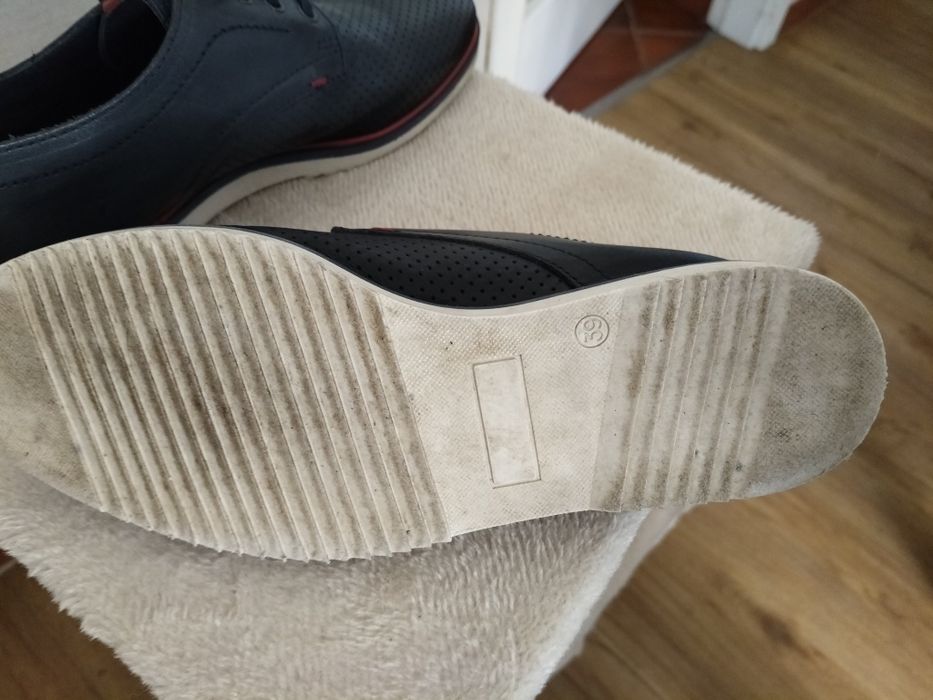 Sapatos em pele de homem