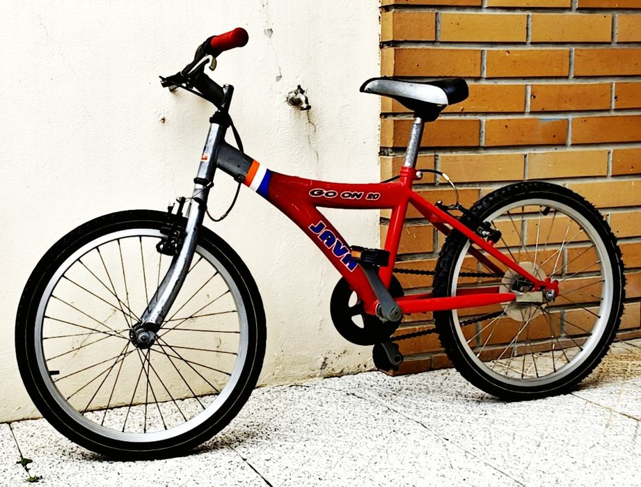 Bicicleta de criança usada para despachar
