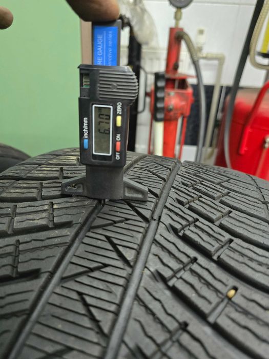резина разноразмерная 275/45R20 + 305/40R20,комплект