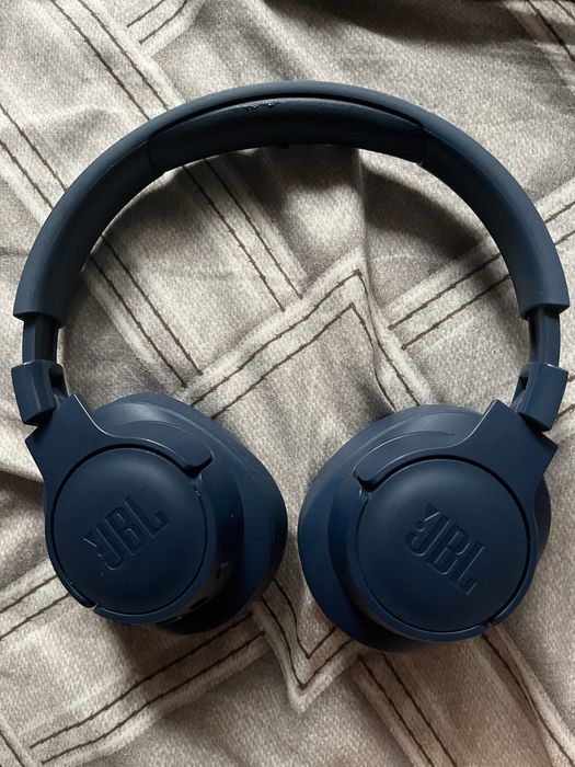 JBL Tune 720BT…….