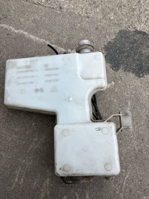 Zbiorniczek spryskiwaczy Renault Traffic III