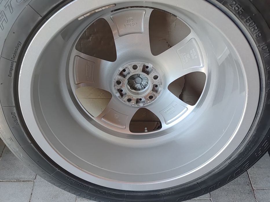 Sprzedam felgi 19" z oponami.