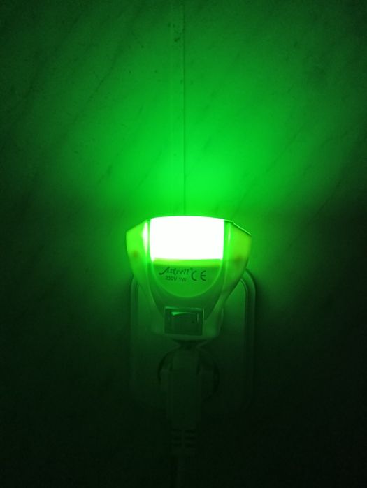 Lampka do kontaktu - zielone światło