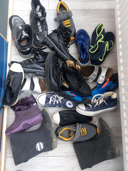 Віддам багато взуття на хлопчика