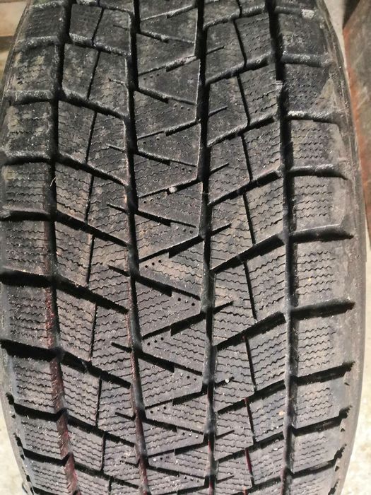 R19 235/55 bridgestone blizzak DM-V1 101R 2011 года