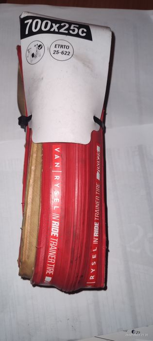 Sapatos speed (25) euros) e Pneus - 4 Pneus: 2 BTWin 25 x 700 (roda 2