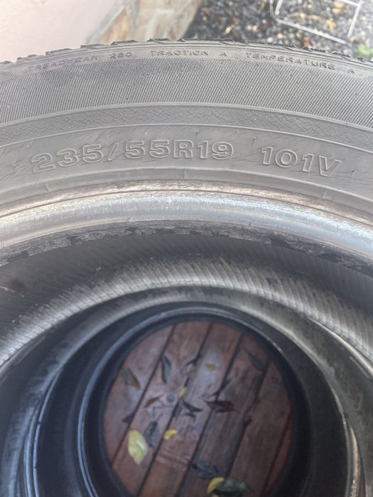 Продам резину с Лексус  размер : 235/55R19 цена 1 го  150грн