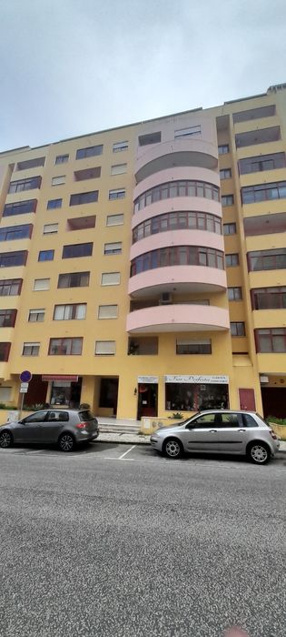 T3 com box,varandas e vista rio na Póvoa de Santa Iria