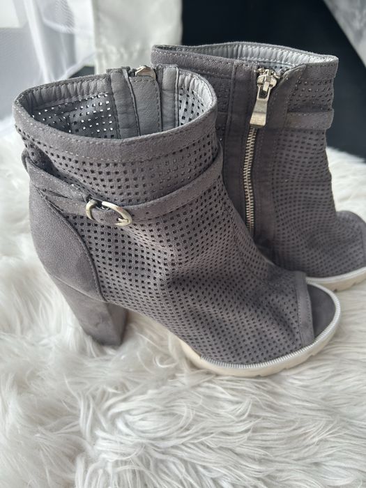 Botki letnie ażurowe zamszowe
