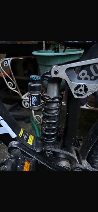 Giant Glory 8.0 – Downhill / DH – Suspensão Dupla