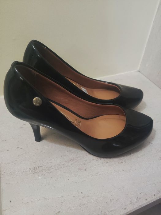 Lindo sapato de verniz