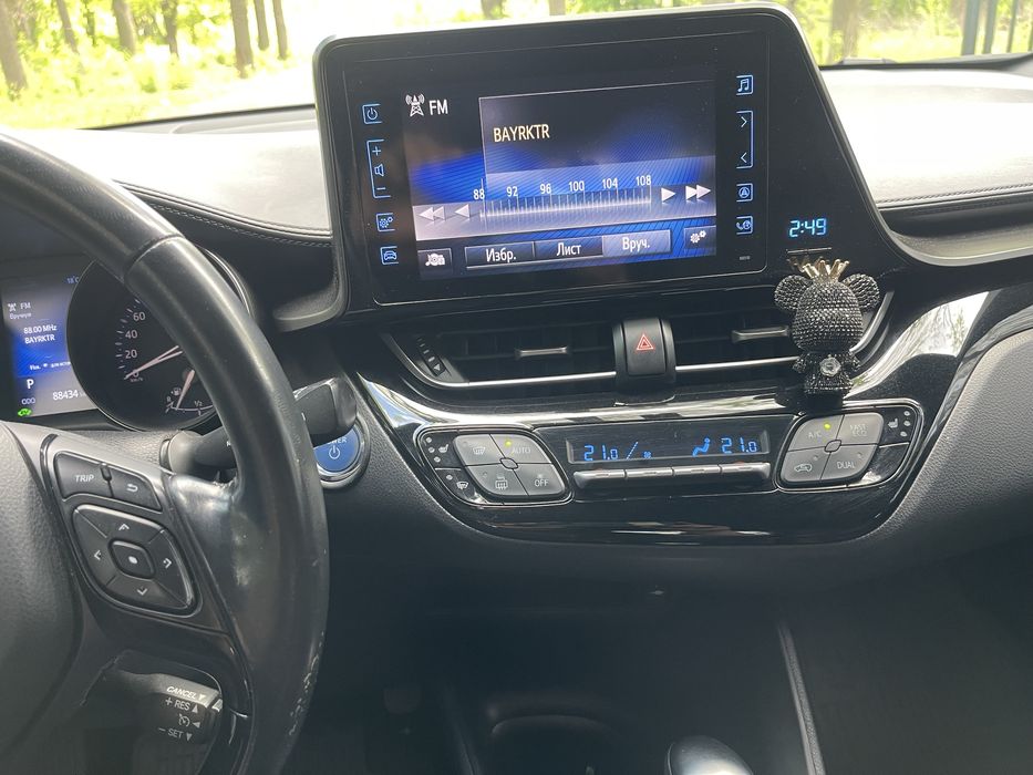 Продам офіційний автомобіль Toyota CH-R  Гібрід .