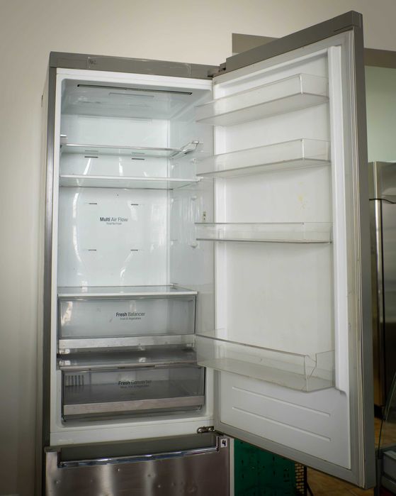 Frigorífico Combinado LG (GBV5150DPY - 186CM - 344L - cinzento)