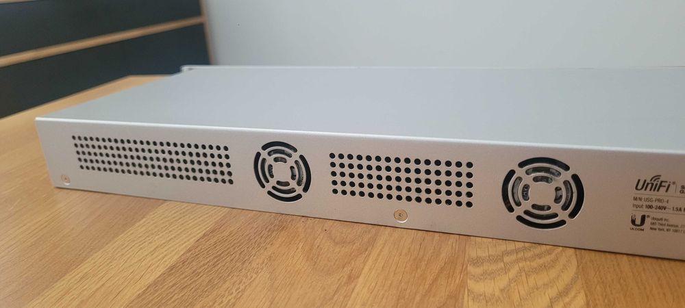Sprzedam Security Gateway Unifi USG-PRO-4