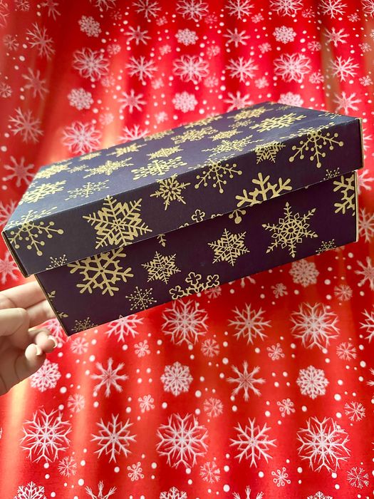 Подарункова новорічна коробка