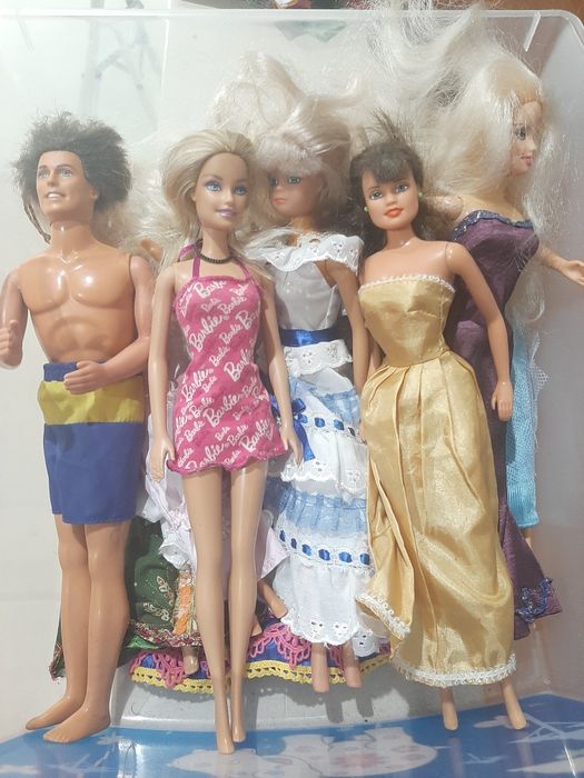 Lote bonecas antigas Barbie e Disney mais roupas Matosinhos E Leça