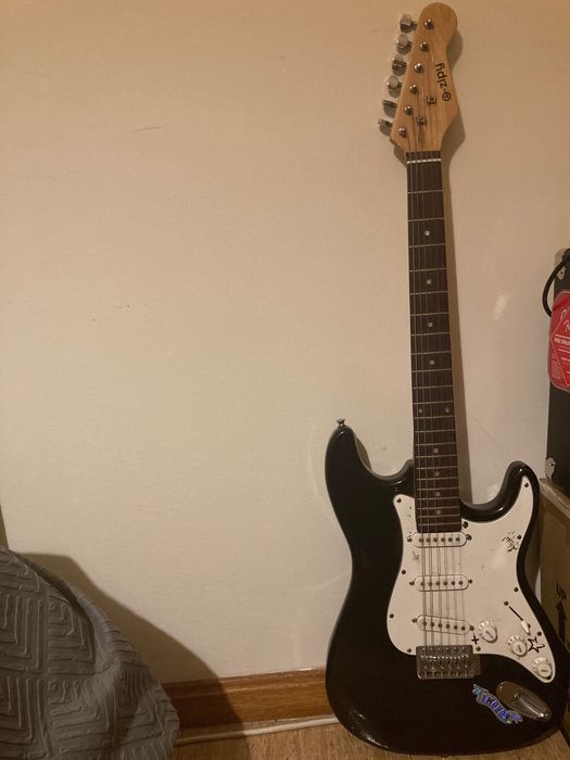 Guitarra Elétrica com Amp incluído