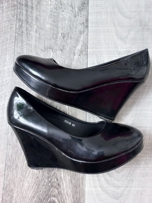 Туфлі на платформі