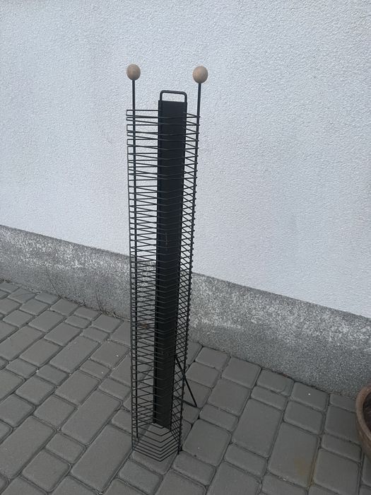 Подставка под диски интересная