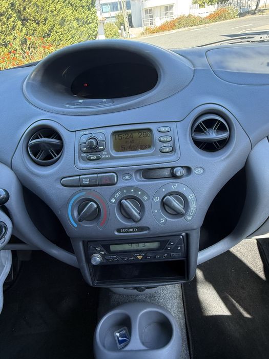 Toyota Yaris 1.0  - Estimado - 124 mil klms - Revisao - Pneus novos - Pintura nova