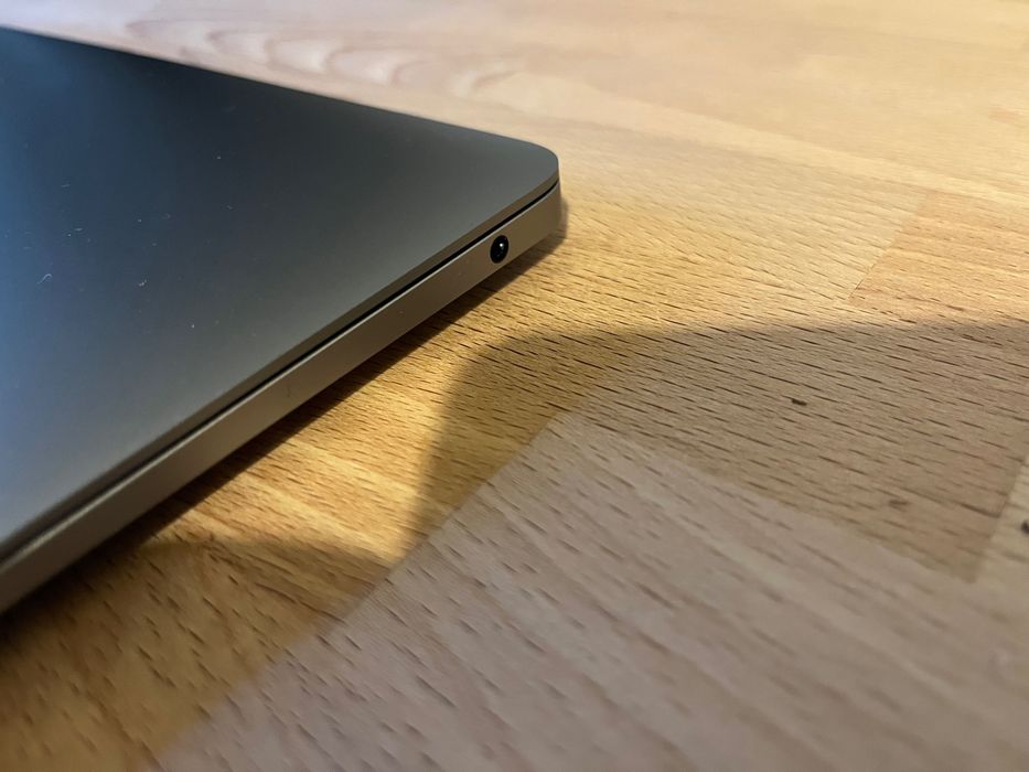 Macbook Air M1, 16GB Ram, 1TB SSD, German Keyboard, 8-core GPU/ CPU