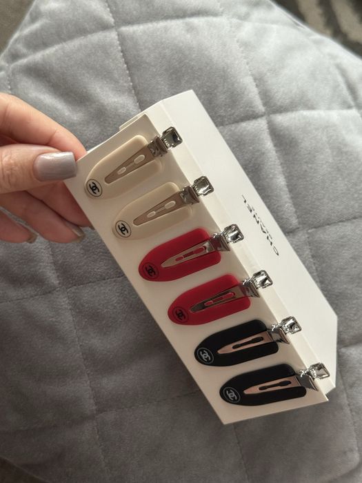 Zestaw spinek do włosów Chanel