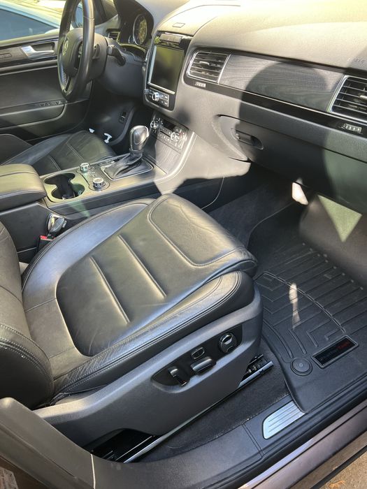 Автомобіль Volkswagen Touareg NF 2010