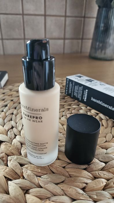 Bareminerals - podkład BarePro 24H LIQUID FOUNDATION