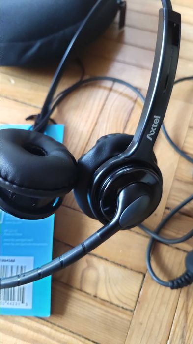 Headset marca Axtel