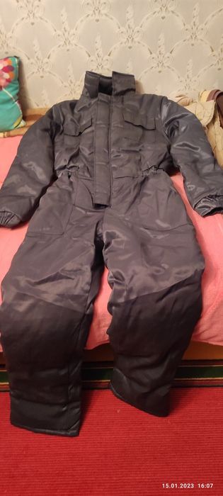 Продам зимовий комбінезон.