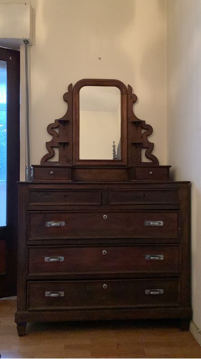 Cómoda antiga em Madeira de Carvalho