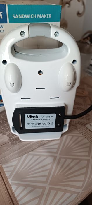 Маленький компактный тостер