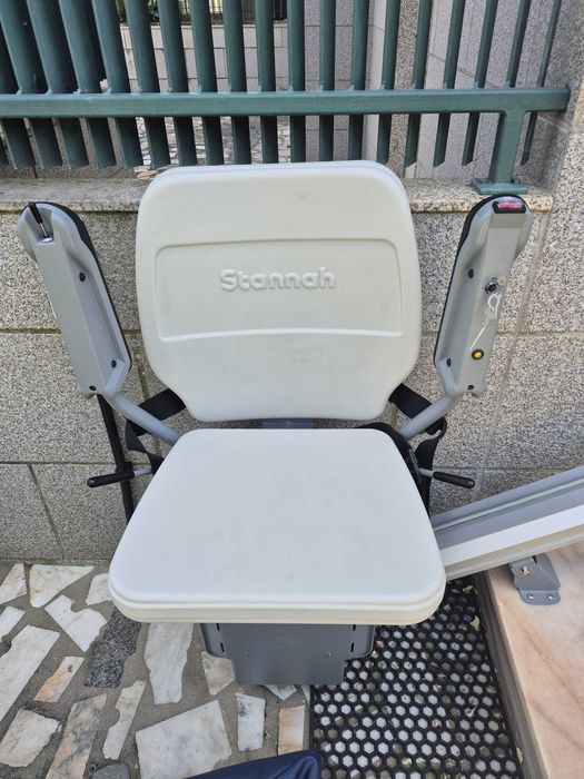 Cadeira elevatória Stannah de exterior completamente nova