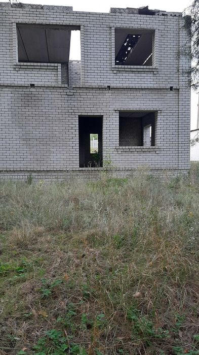 Солоницівка! Недобудова в  сосновому  лісі!