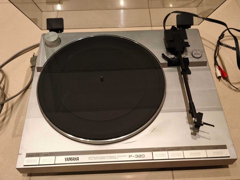 gramofon YAMAHA P-320