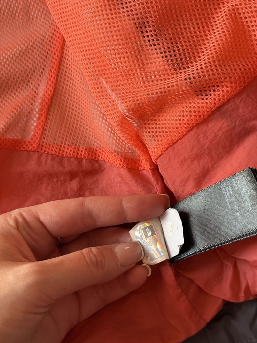Жіноча куртка вітровка The North Face з технологією Dryvent