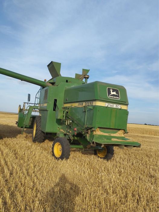 Комбайн John Deere 1055