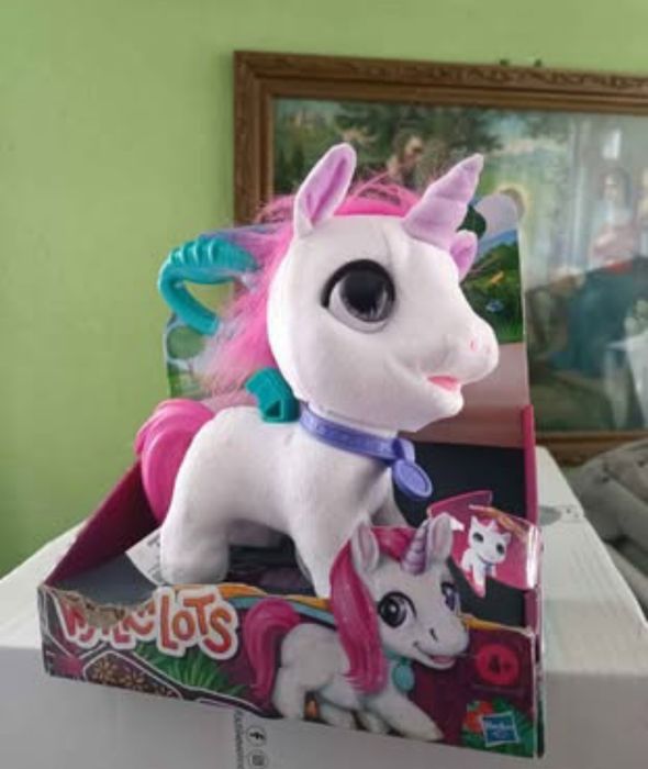 Nowy jednorożec Hasbro walkalost interaktywny na smyczy