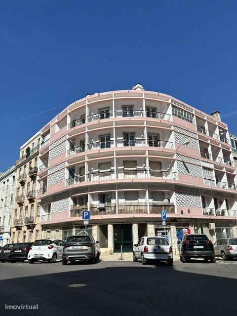 T2 Duplex em Campo de Ourique com varanda e muita luz